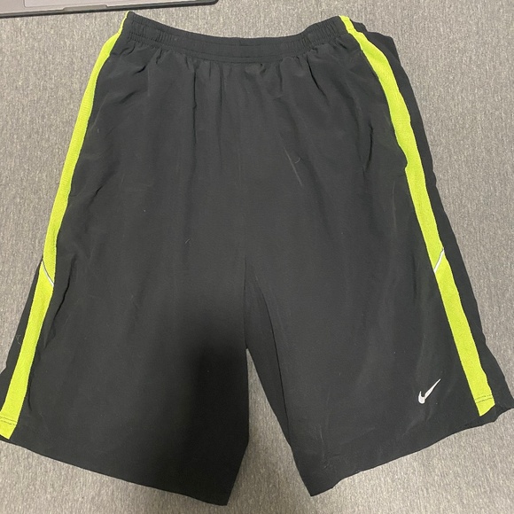 athletic shorts mens nike